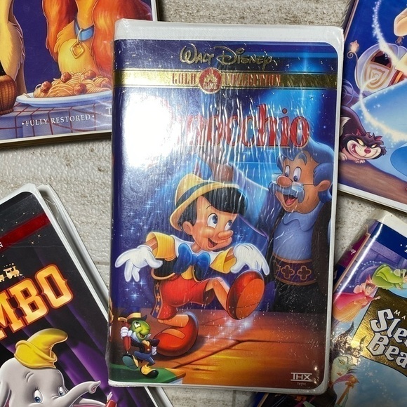 Set of 5 Disney VHS tapes.Pinocchio new in package - Picture 5 of 15